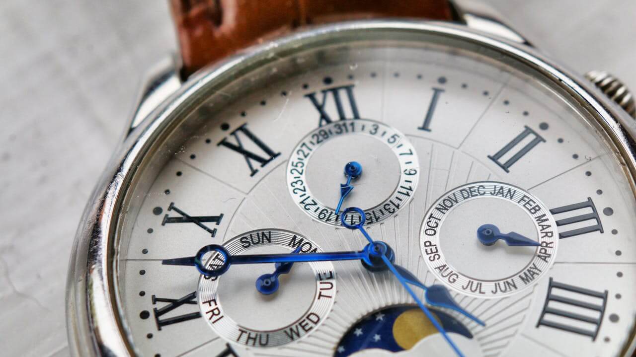 services-02 pexels photo 1034063 - Top Best Watch